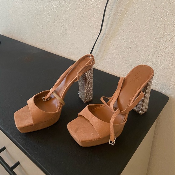 heels - Picture 2 of 2